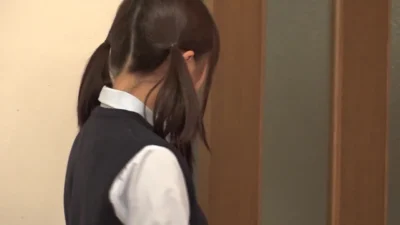 My stepbrother was Jerking off in VR. I got horny as I saw his cock getting bigger…Real sex with my stepbrother!-2